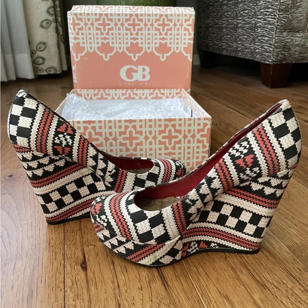 Gianni Bini Aztec Wedge Heels Size 7.5